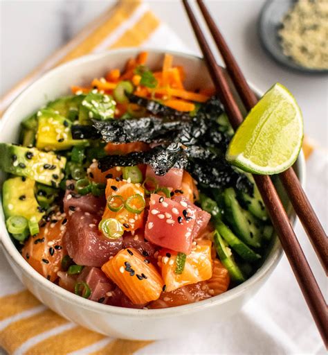 poke bowl in chinese.